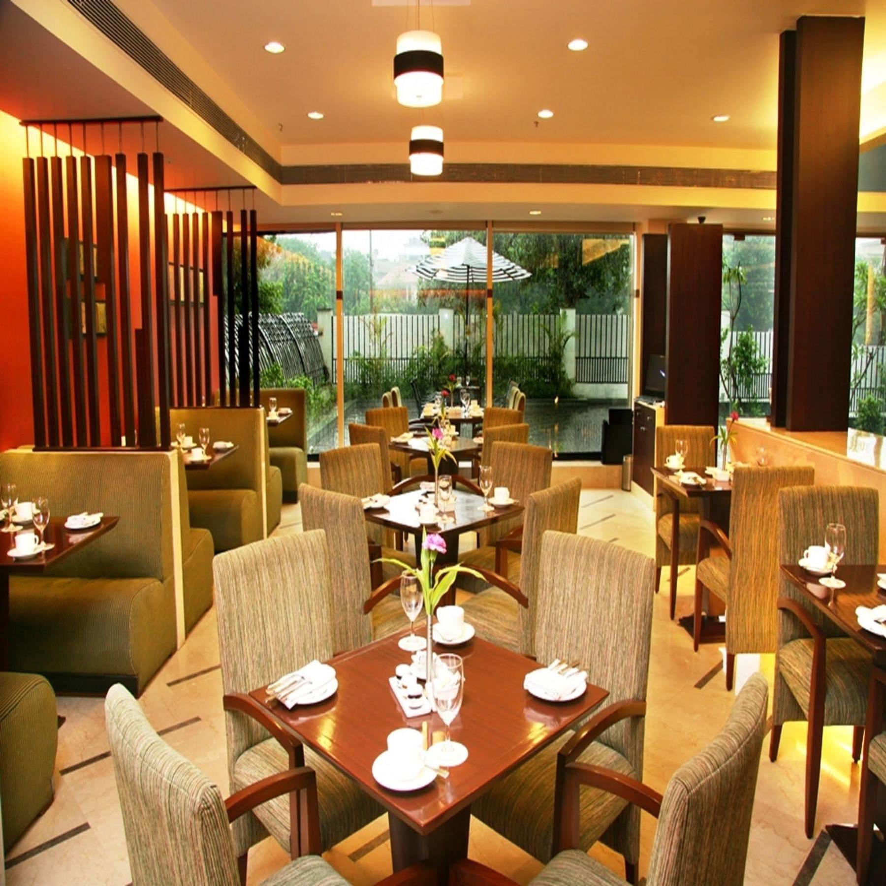 Muse Sarovar Portico Nehru Place New Delhi Extérieur photo
