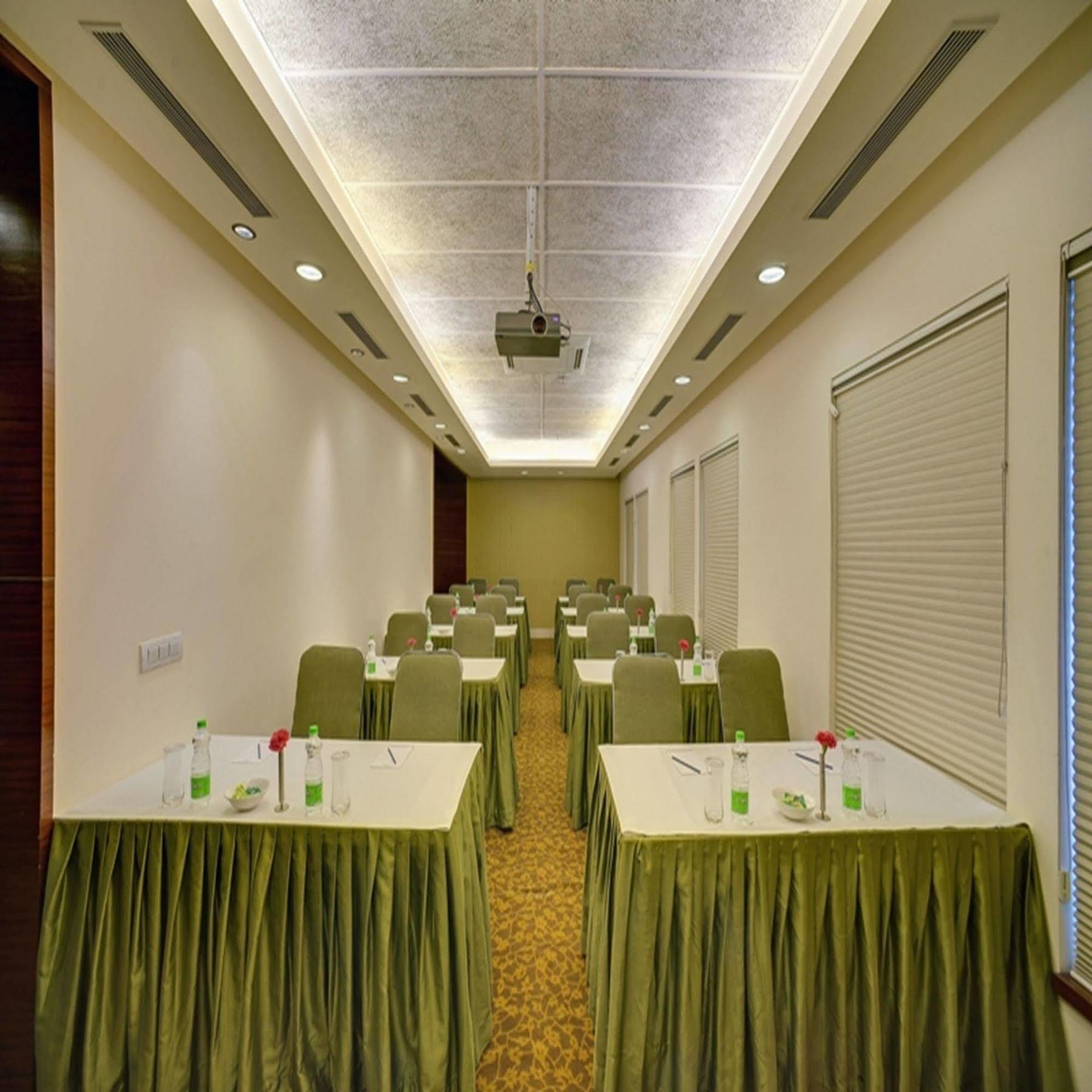 Muse Sarovar Portico Nehru Place New Delhi Extérieur photo
